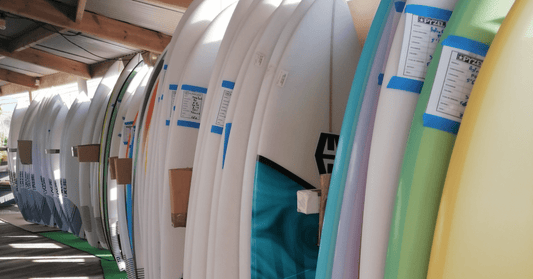 DE QUOI SONT FAITES LES PLANCHES DE SURF ? - RidinBox